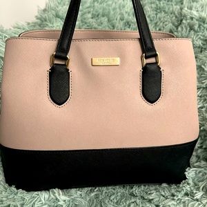 Kate spade beautiful bag in a very good condition.